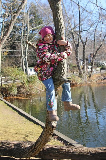 112810 Ellie in the park w daddy5