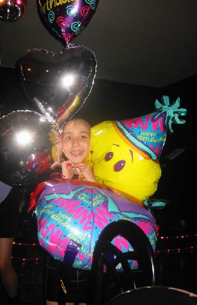 lena and many baloons