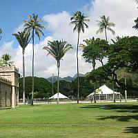 iolani palace yard
